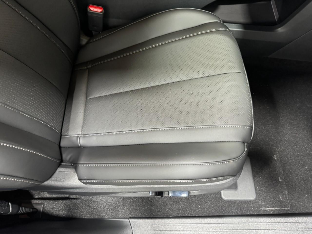 INFINITI QX60 Vehicle Full-screen Gallery Image 22