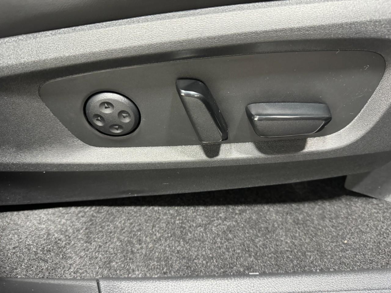 INFINITI QX60 Vehicle Full-screen Gallery Image 23