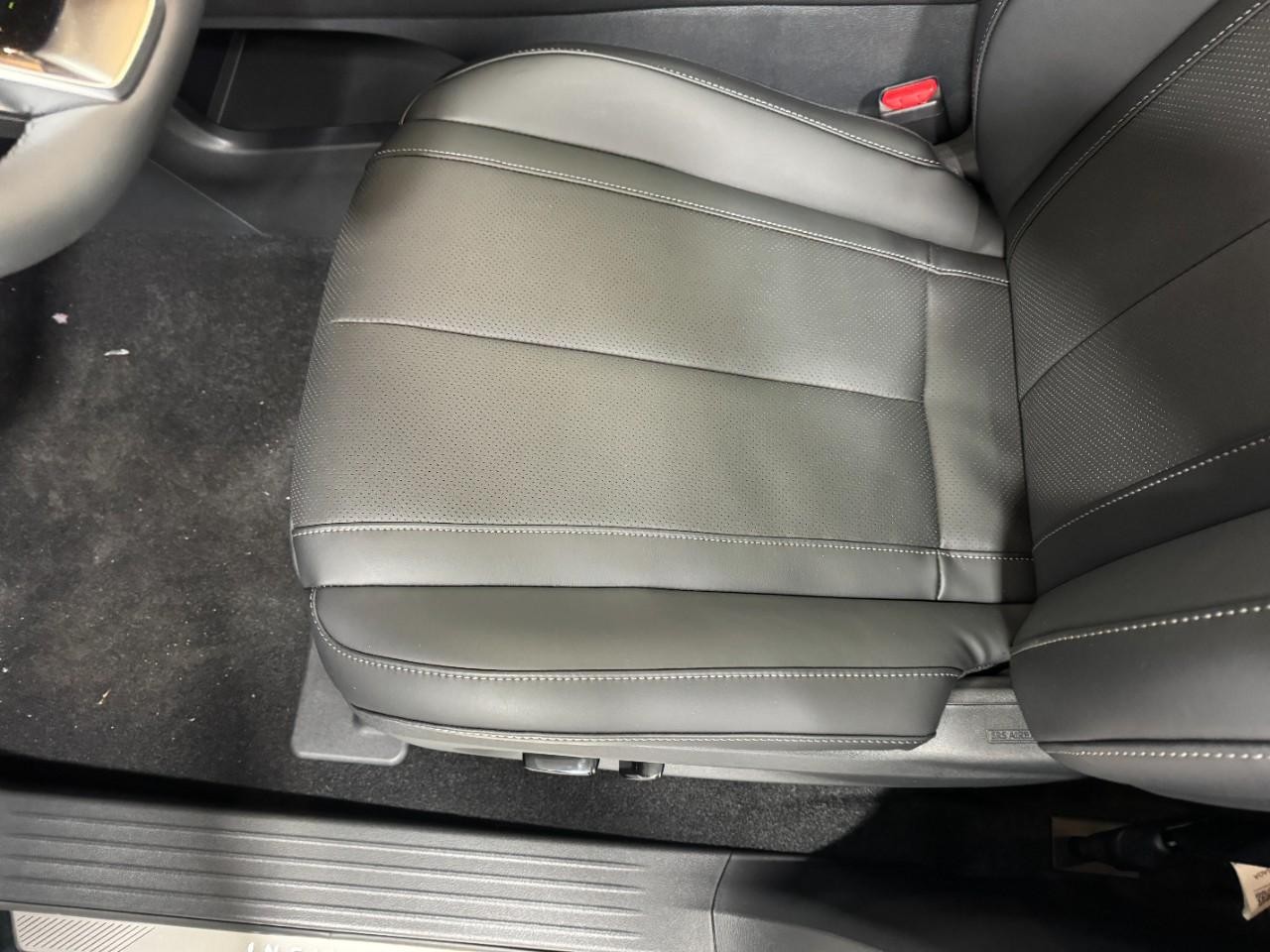 INFINITI QX60 Vehicle Full-screen Gallery Image 29