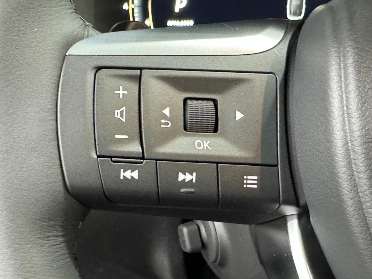 INFINITI QX60 Vehicle Full-screen Gallery Image 32