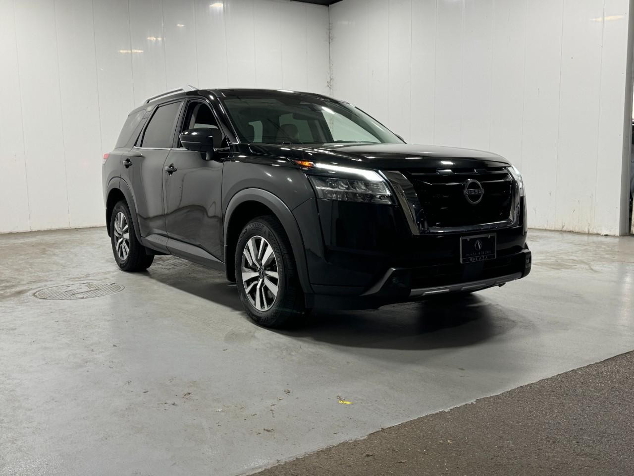 Nissan Pathfinder Vehicle Full-screen Gallery Image 6