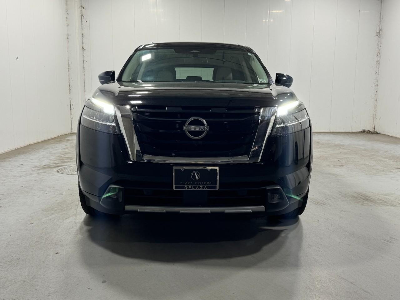 Nissan Pathfinder Vehicle Full-screen Gallery Image 7