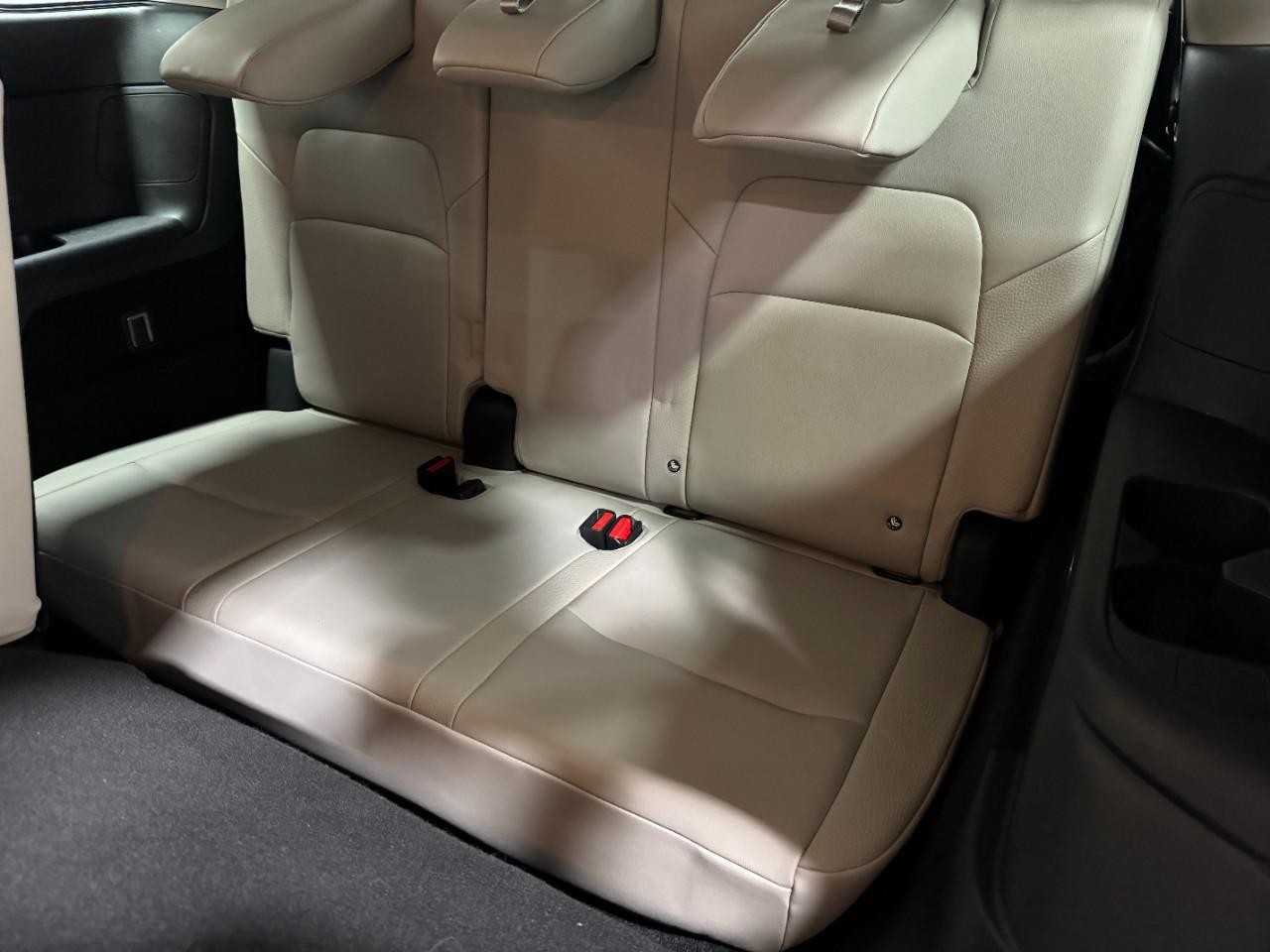 Nissan Pathfinder Vehicle Full-screen Gallery Image 8