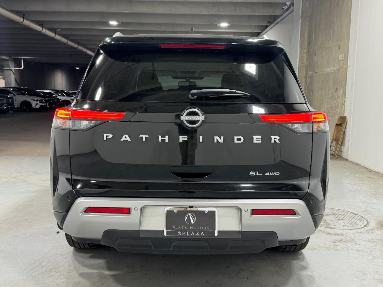 Nissan Pathfinder Vehicle Full-screen Gallery Image 10