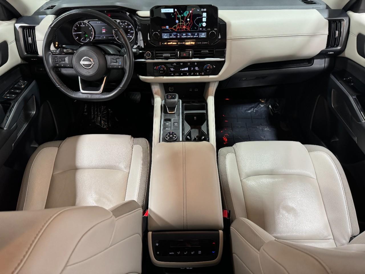 Nissan Pathfinder Vehicle Full-screen Gallery Image 14