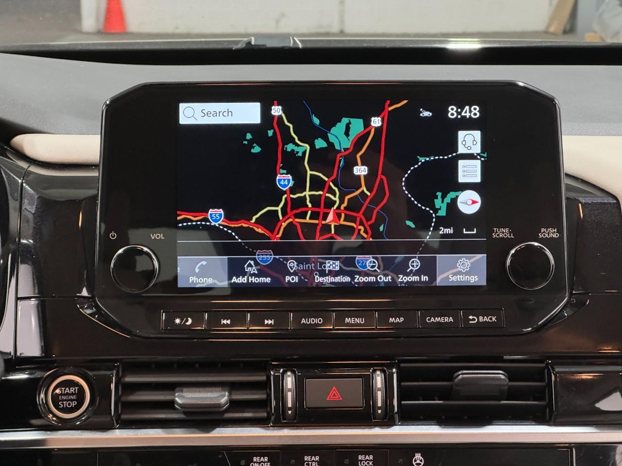 Nissan Pathfinder Vehicle Full-screen Gallery Image 16