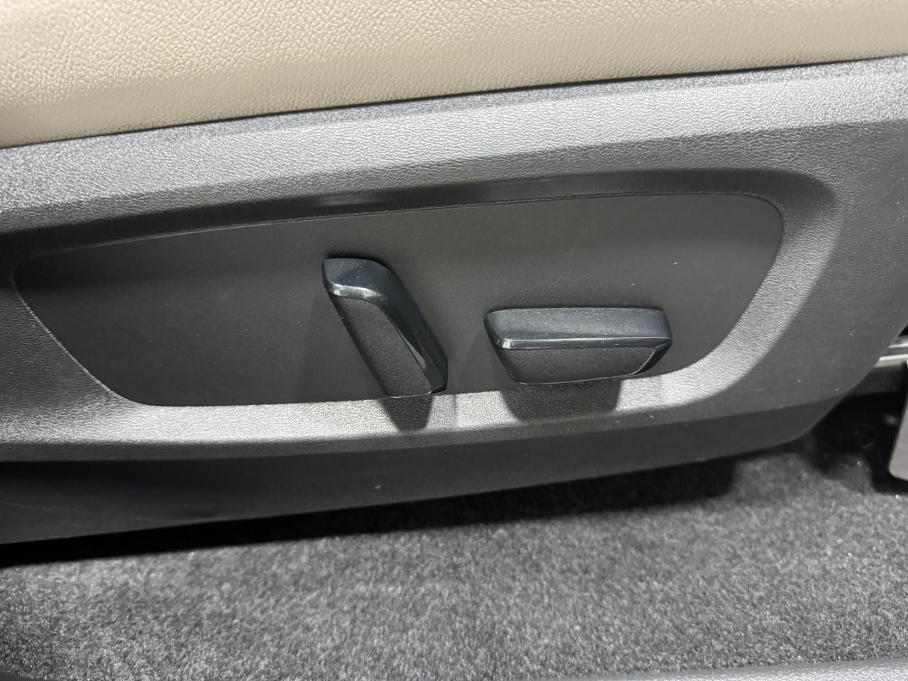 Nissan Pathfinder Vehicle Full-screen Gallery Image 22