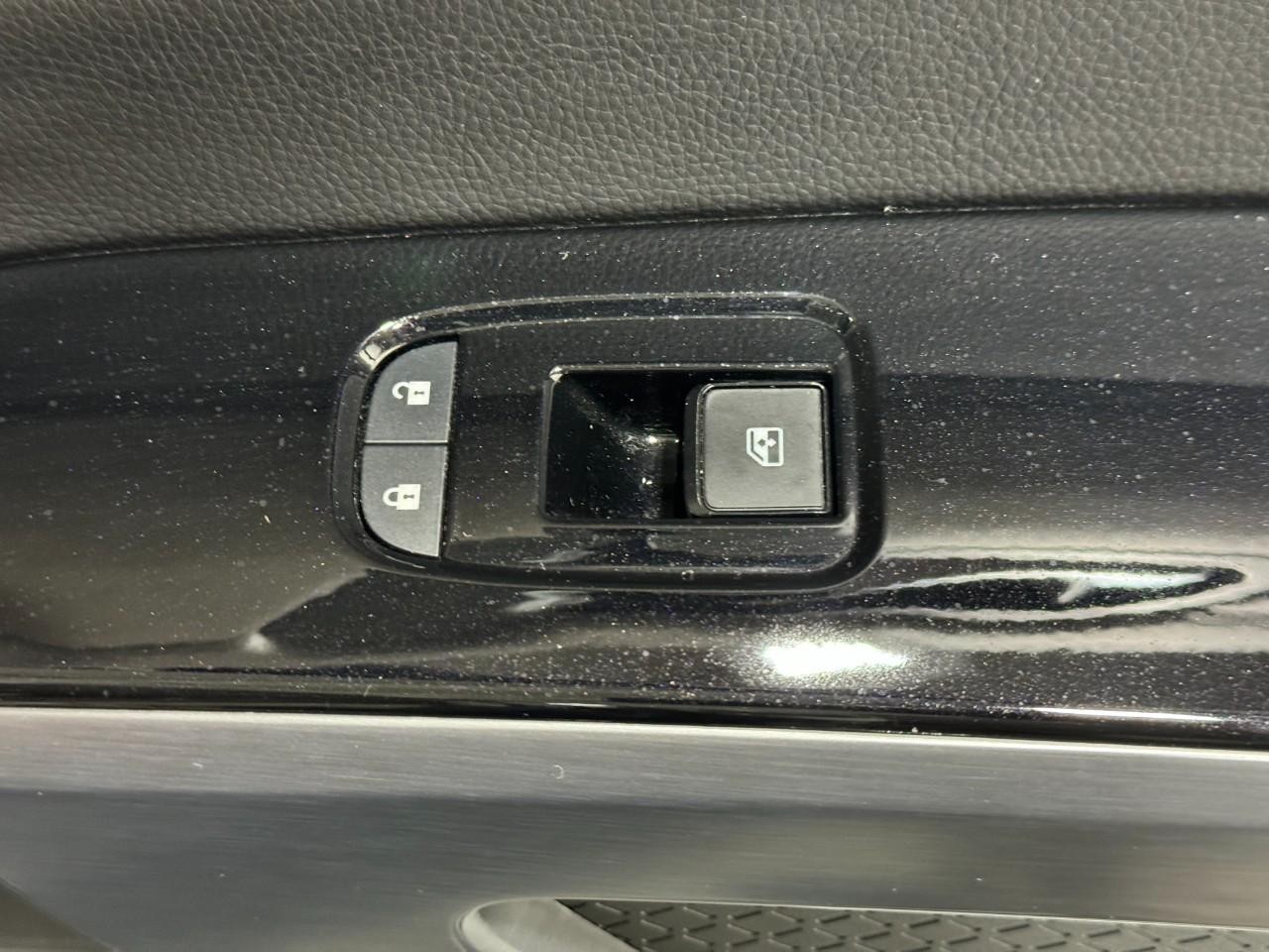 Nissan Pathfinder Vehicle Full-screen Gallery Image 23