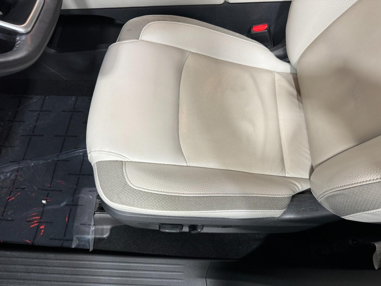 Nissan Pathfinder Vehicle Full-screen Gallery Image 26