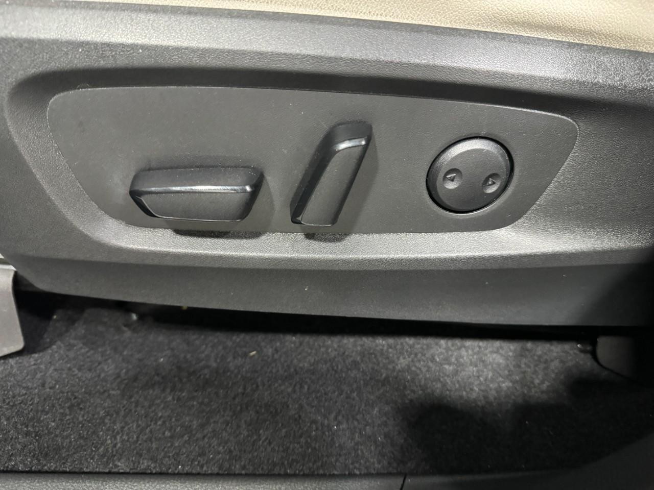 Nissan Pathfinder Vehicle Full-screen Gallery Image 27