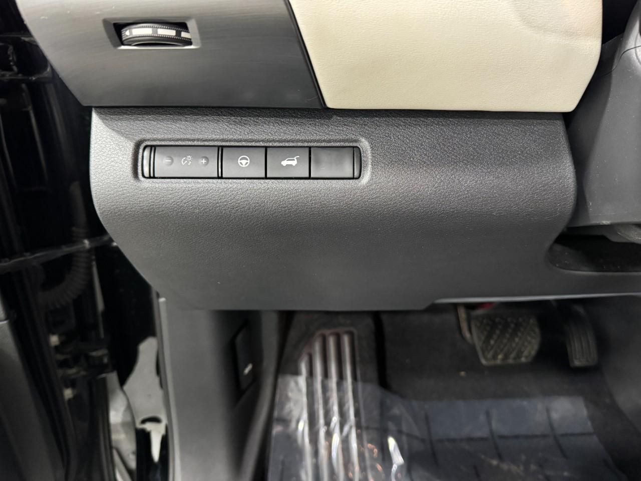 Nissan Pathfinder Vehicle Full-screen Gallery Image 28