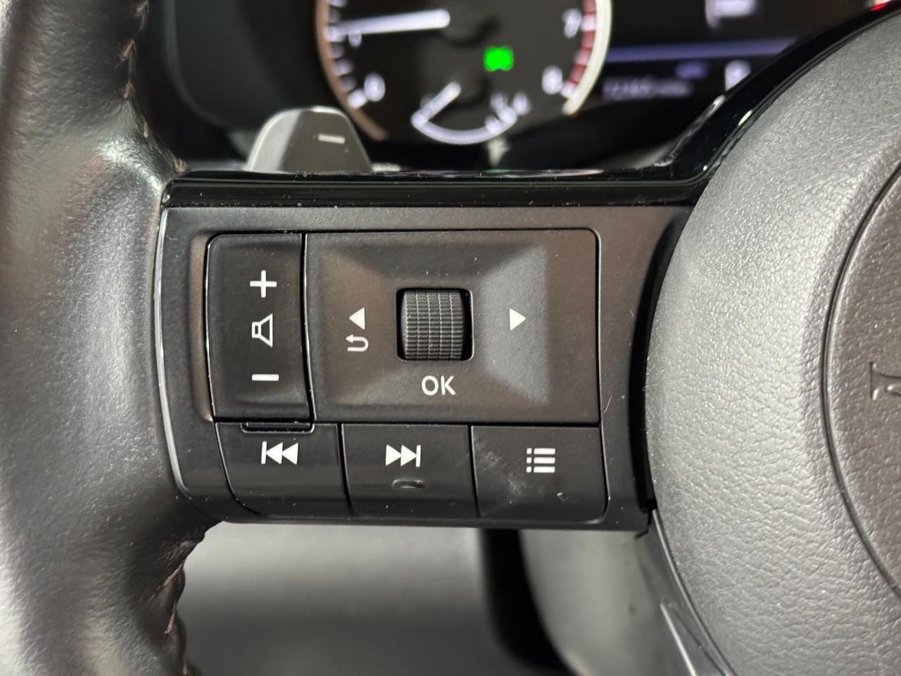 Nissan Pathfinder Vehicle Full-screen Gallery Image 29