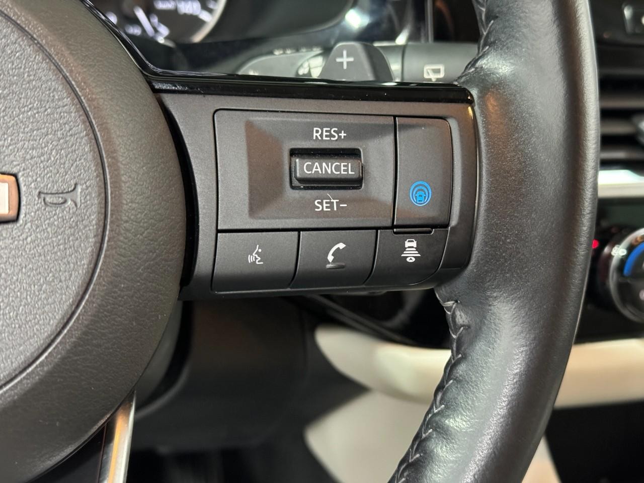 Nissan Pathfinder Vehicle Full-screen Gallery Image 30