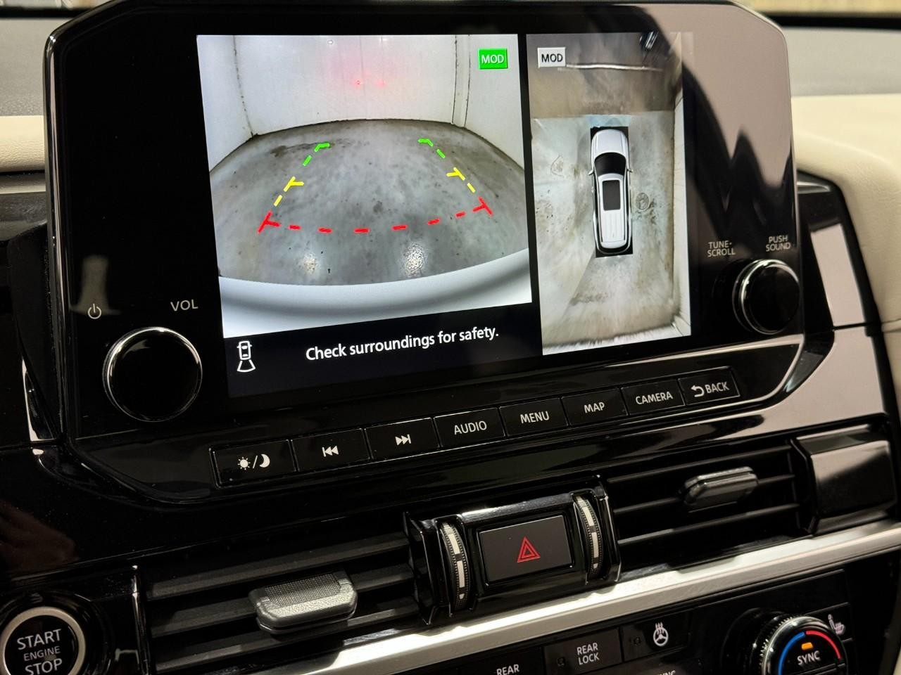 Nissan Pathfinder Vehicle Full-screen Gallery Image 32