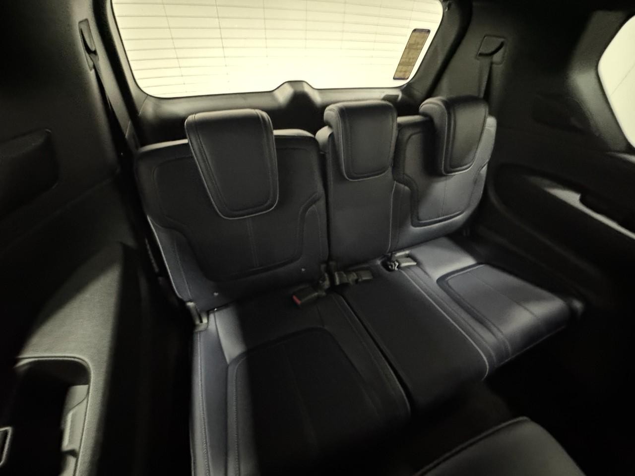 INFINITI QX80 Vehicle Full-screen Gallery Image 11