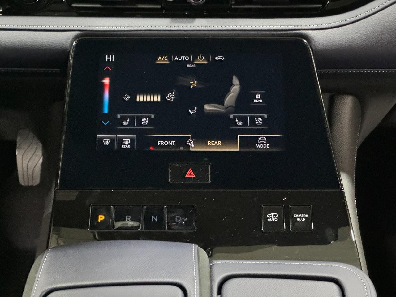 INFINITI QX80 Vehicle Full-screen Gallery Image 18