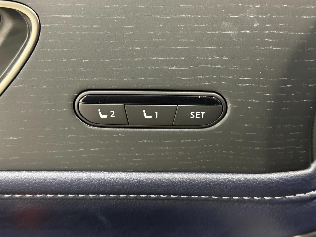 INFINITI QX80 Vehicle Full-screen Gallery Image 26