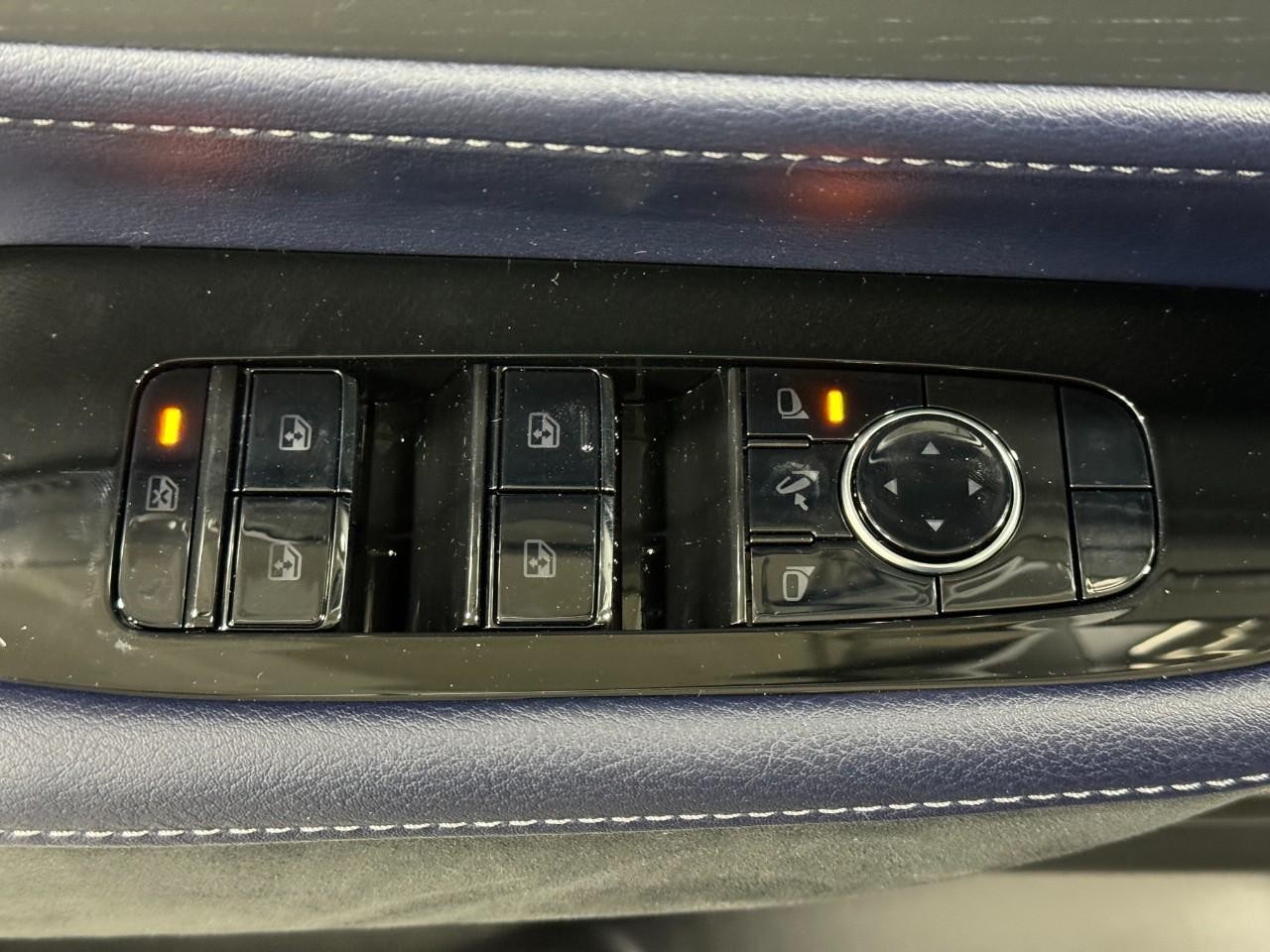 INFINITI QX80 Vehicle Full-screen Gallery Image 27