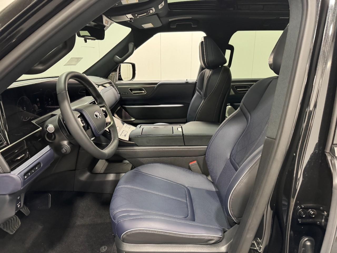 INFINITI QX80 Vehicle Full-screen Gallery Image 28