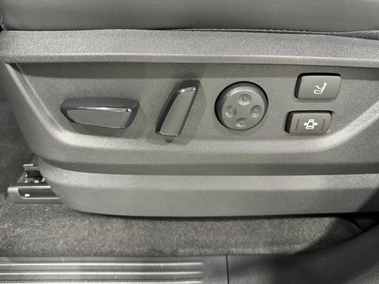 INFINITI QX80 Vehicle Full-screen Gallery Image 30