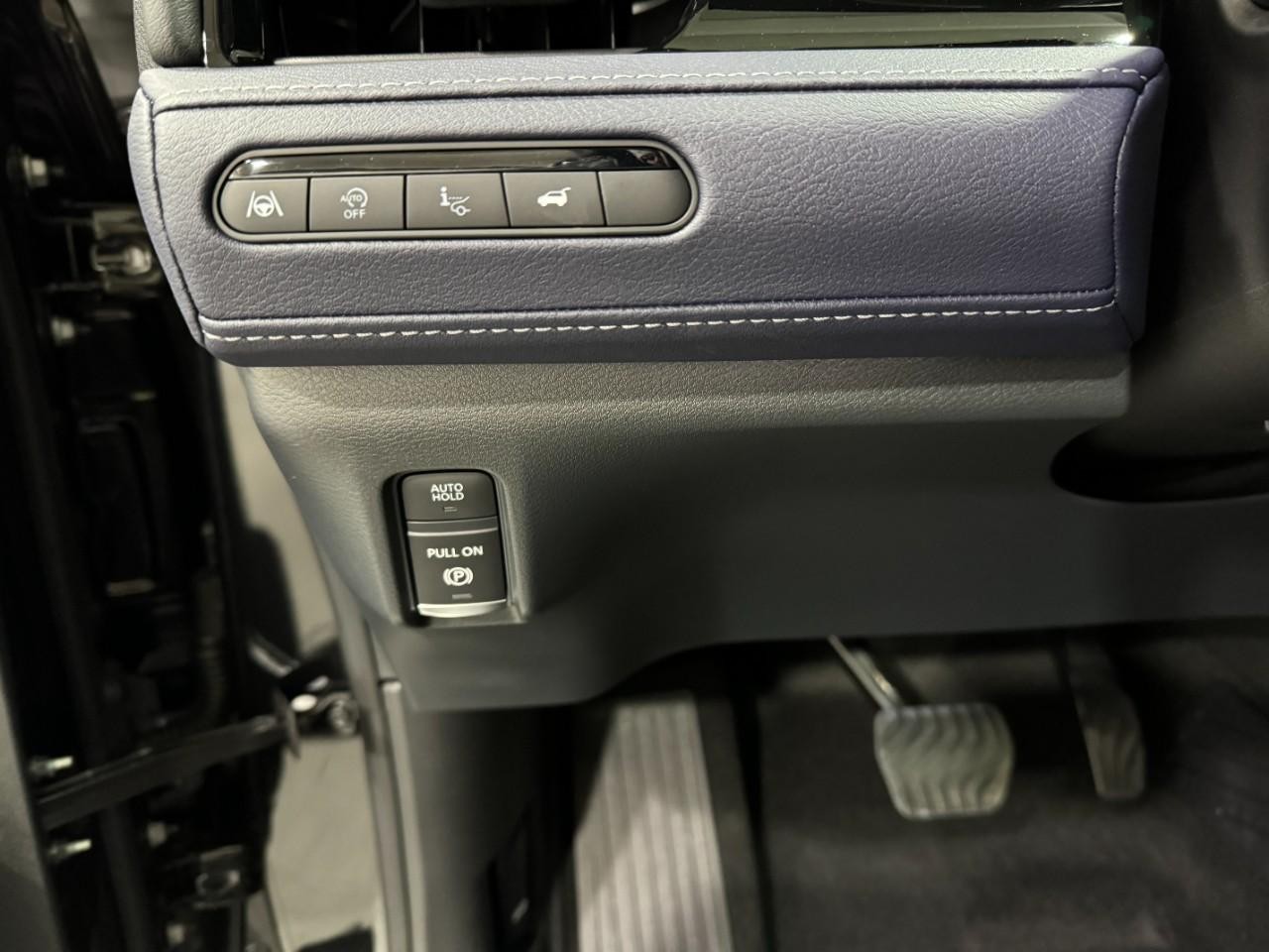 INFINITI QX80 Vehicle Full-screen Gallery Image 31