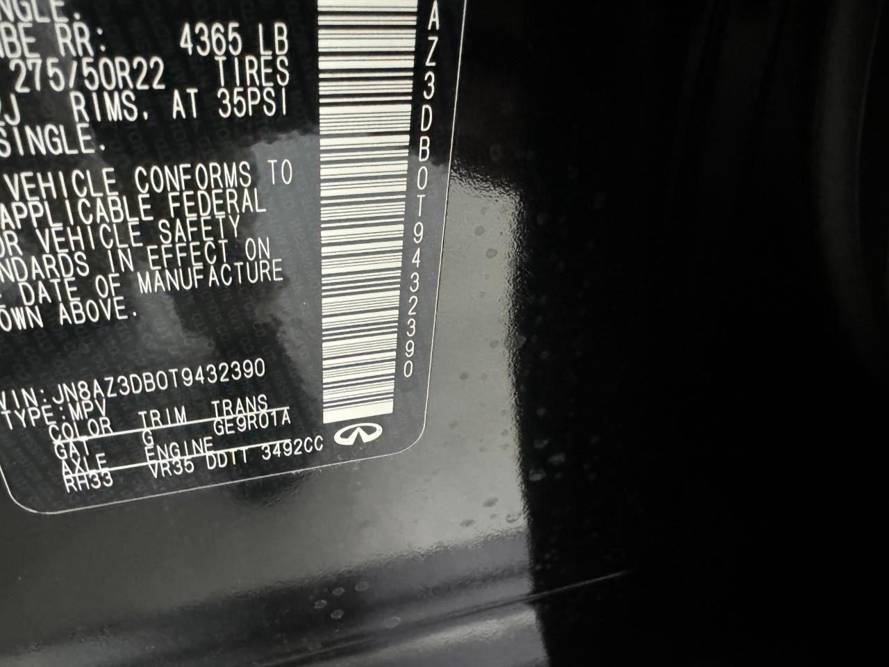 INFINITI QX80 Vehicle Full-screen Gallery Image 36