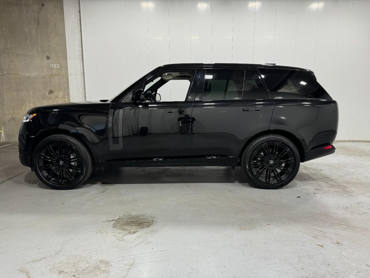 Land Rover Range Rover Vehicle Full-screen Gallery Image 2