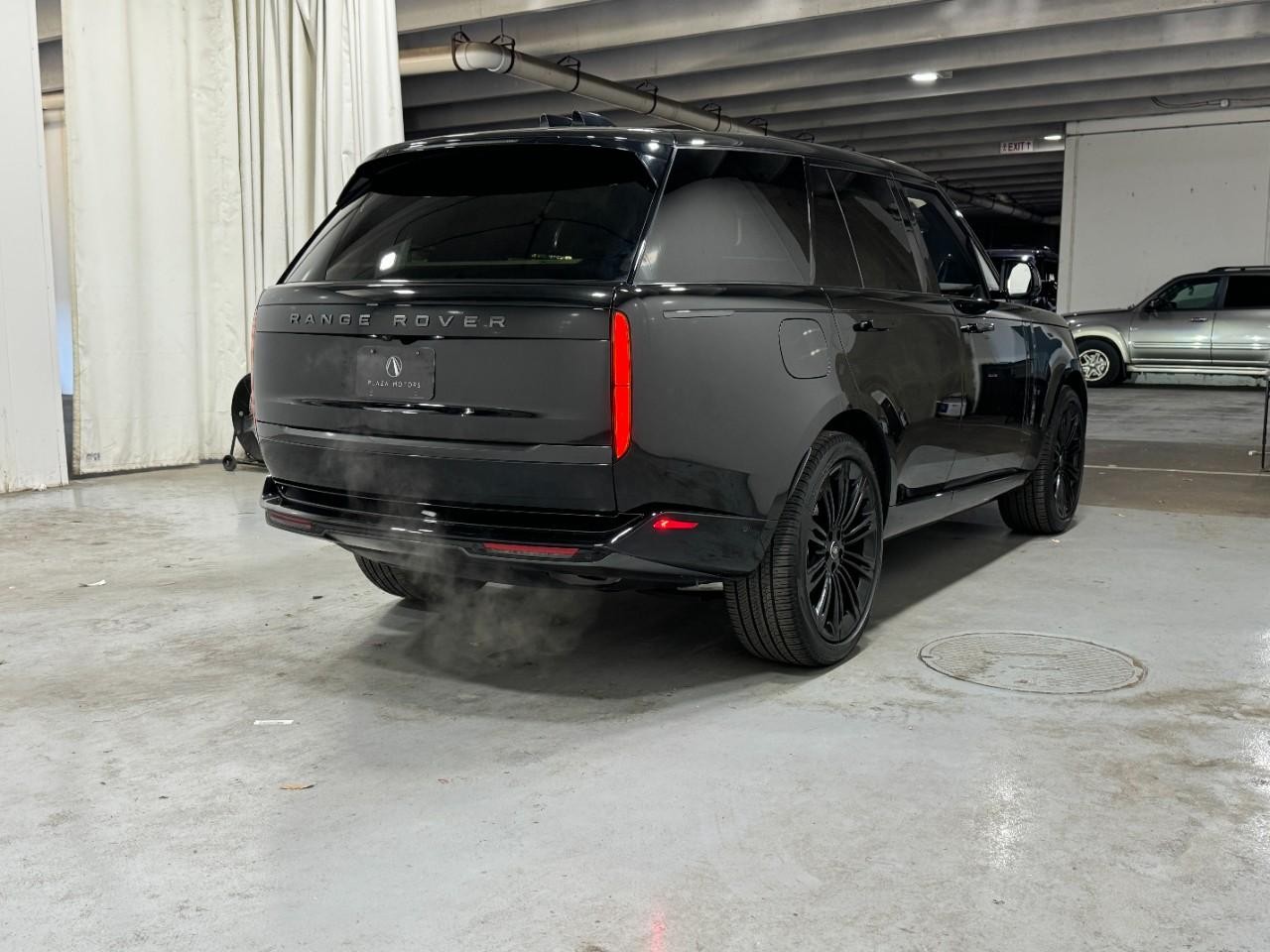 Land Rover Range Rover Vehicle Full-screen Gallery Image 4