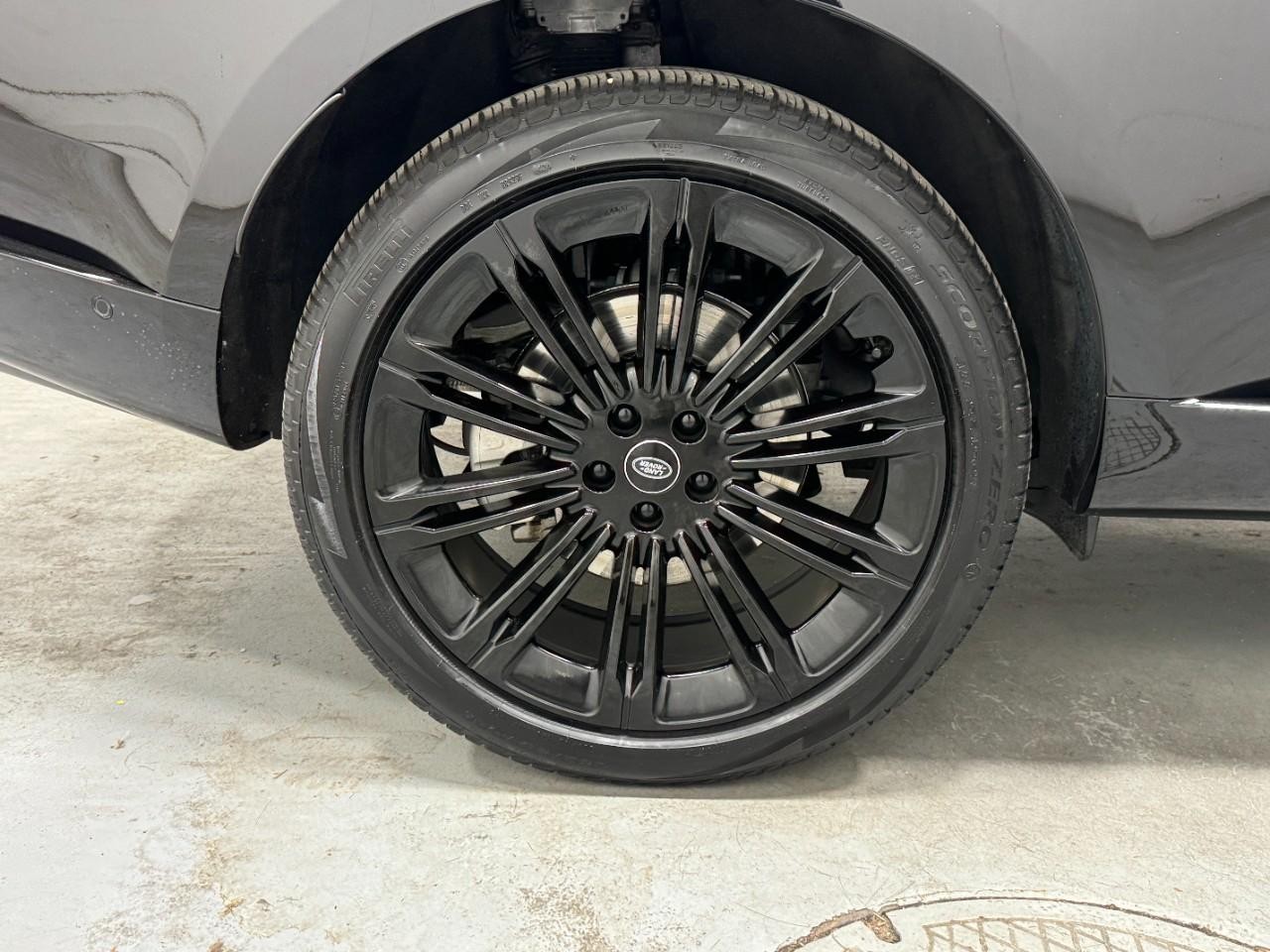 Land Rover Range Rover Vehicle Full-screen Gallery Image 5