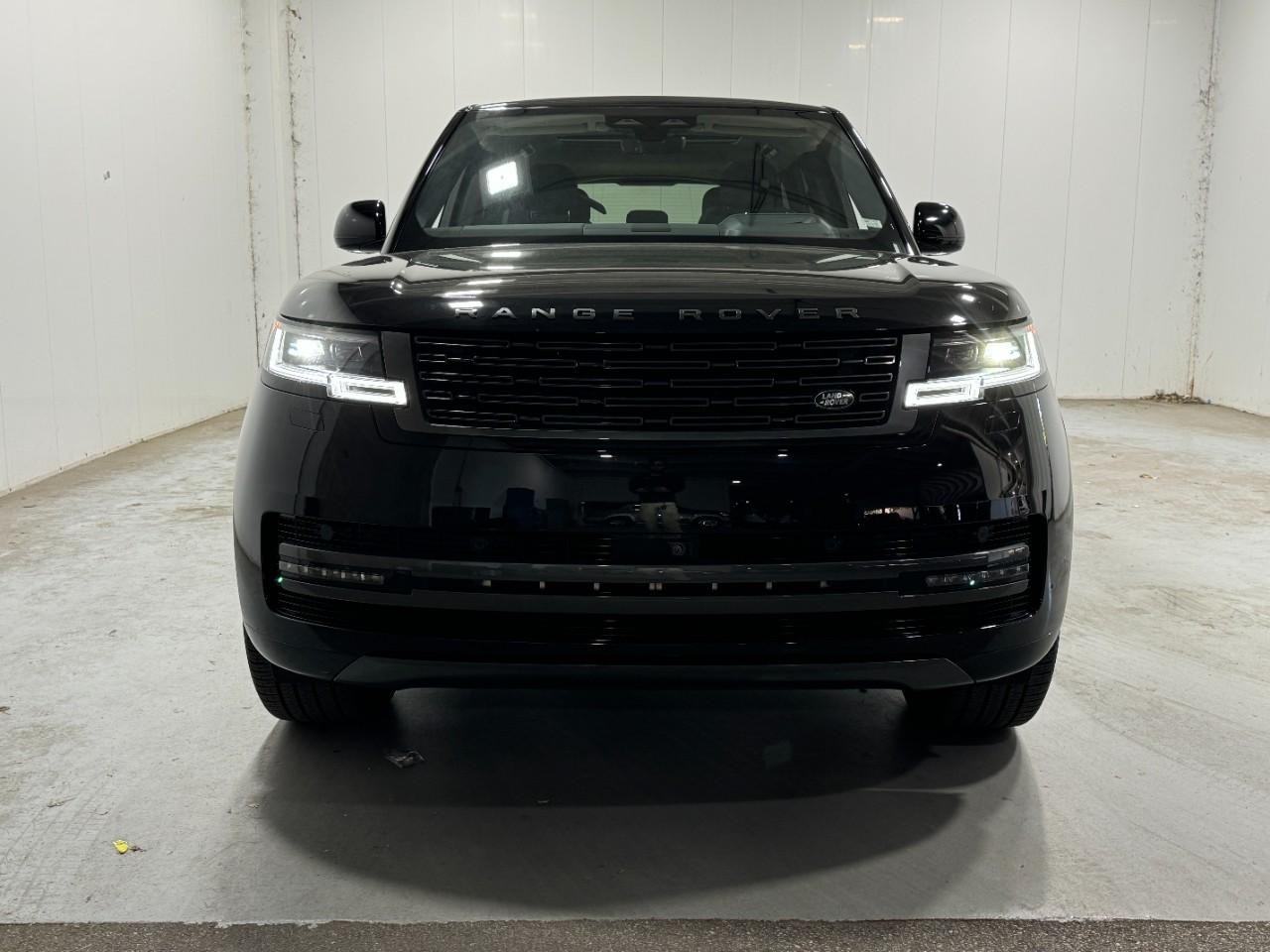 Land Rover Range Rover Vehicle Full-screen Gallery Image 7