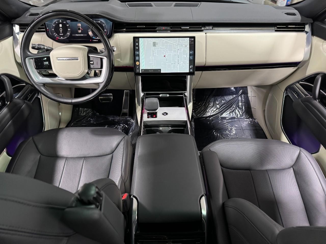 Land Rover Range Rover Vehicle Full-screen Gallery Image 13
