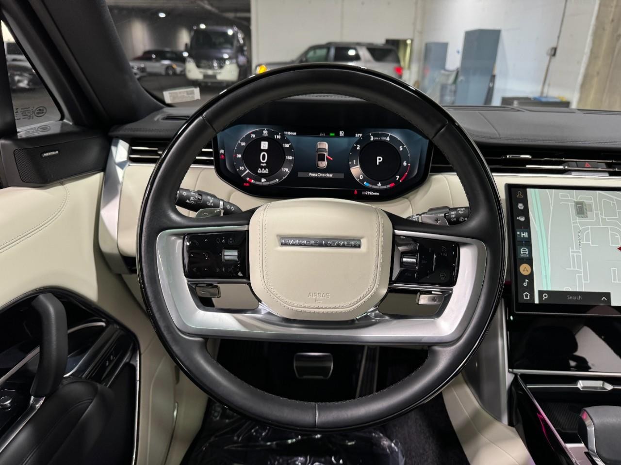 Land Rover Range Rover Vehicle Full-screen Gallery Image 14