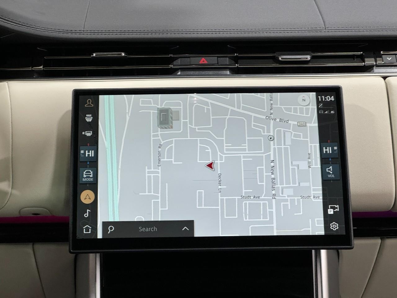 Land Rover Range Rover Vehicle Full-screen Gallery Image 15