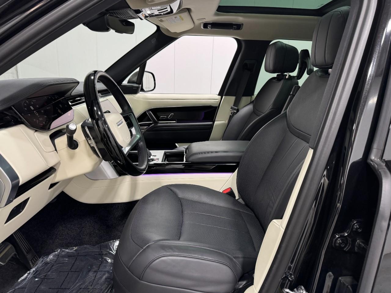 Land Rover Range Rover Vehicle Full-screen Gallery Image 27