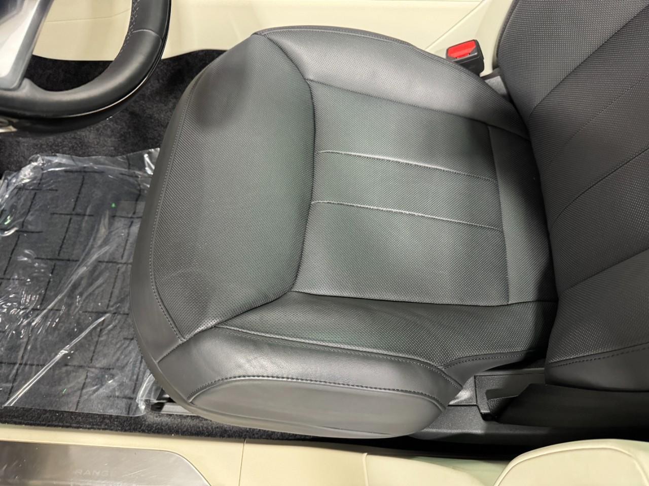 Land Rover Range Rover Vehicle Full-screen Gallery Image 28