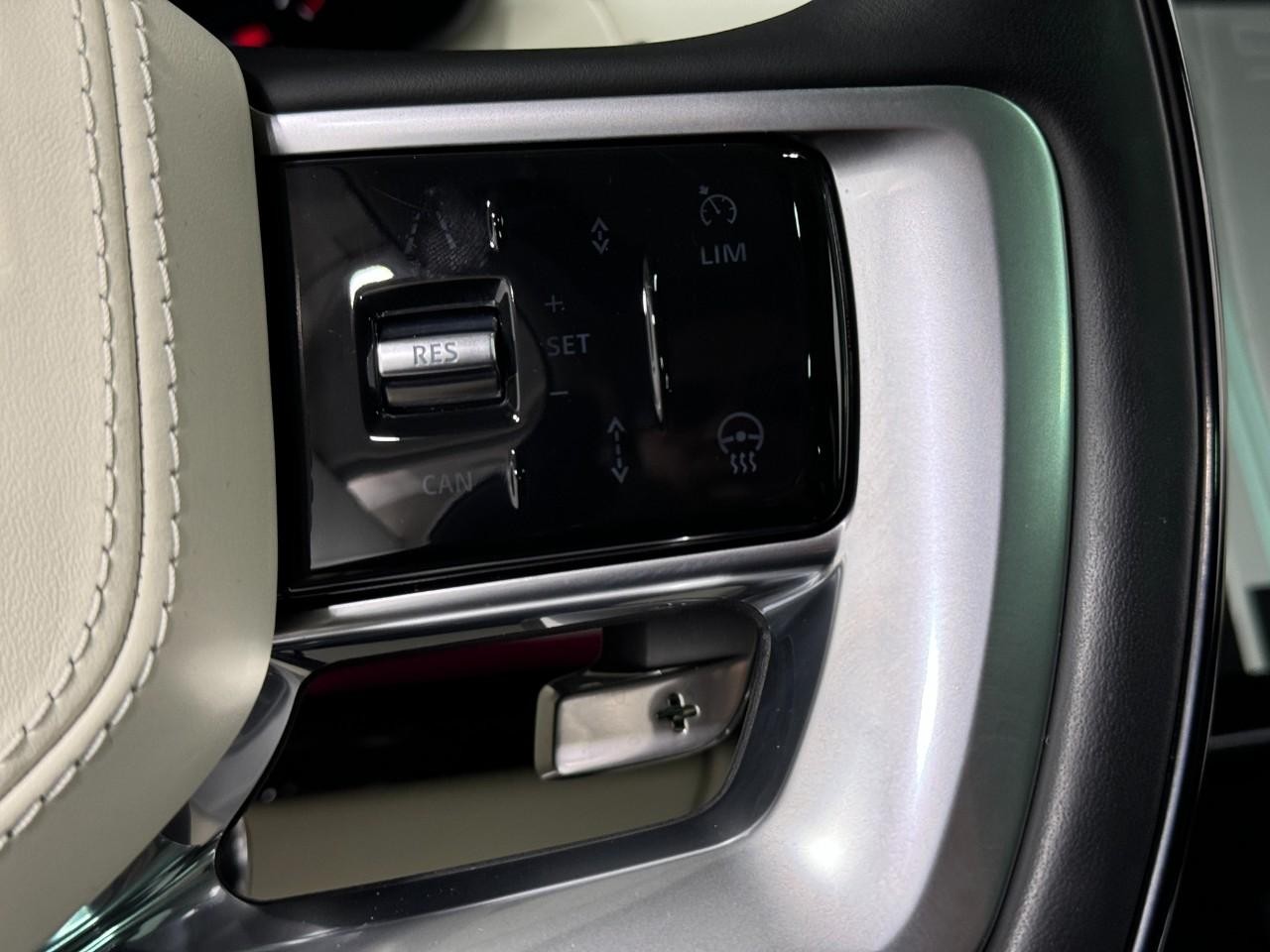 Land Rover Range Rover Vehicle Full-screen Gallery Image 31