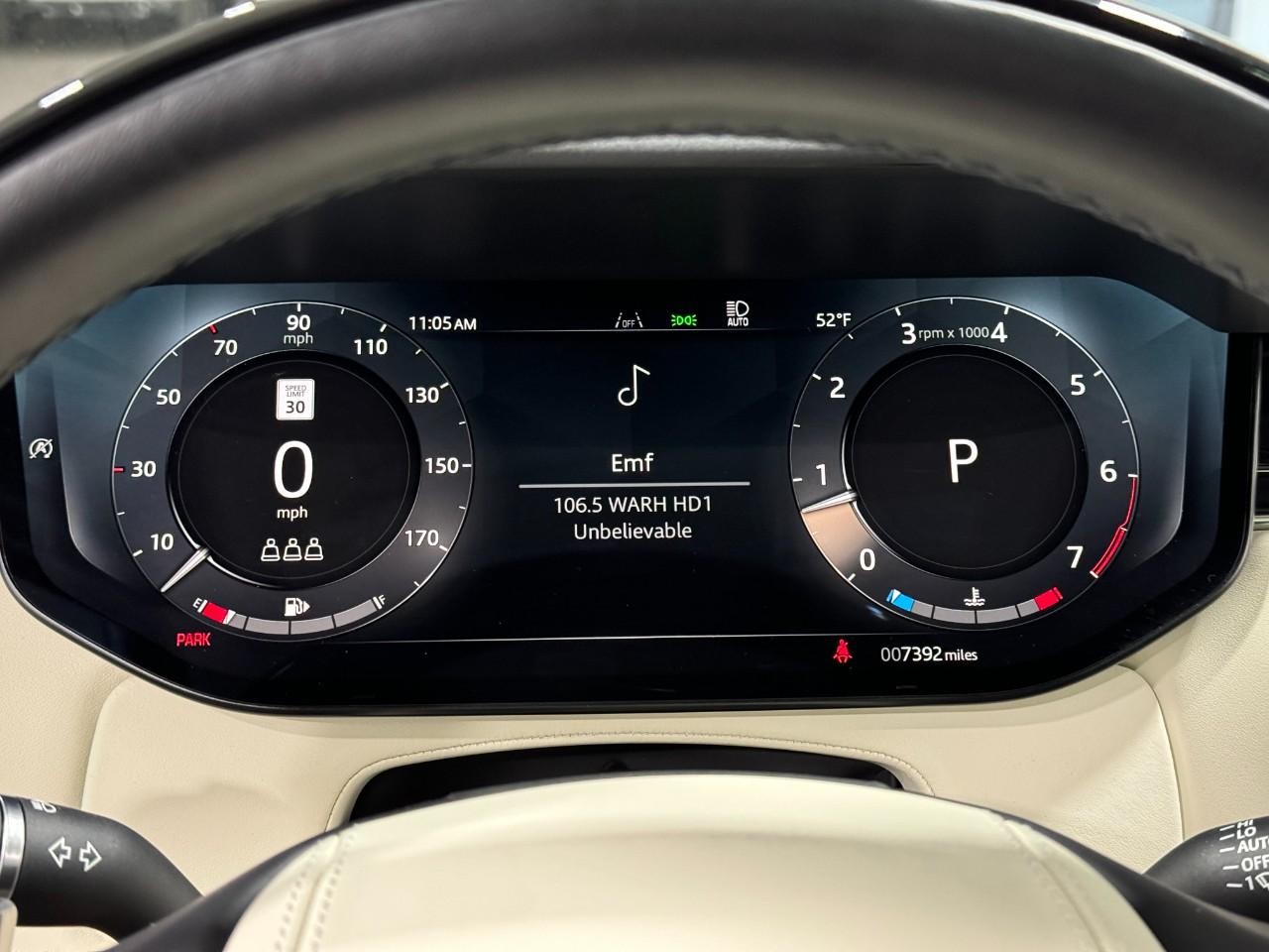 Land Rover Range Rover Vehicle Full-screen Gallery Image 32