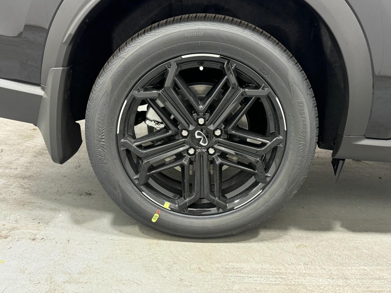 INFINITI QX60 Vehicle Full-screen Gallery Image 5