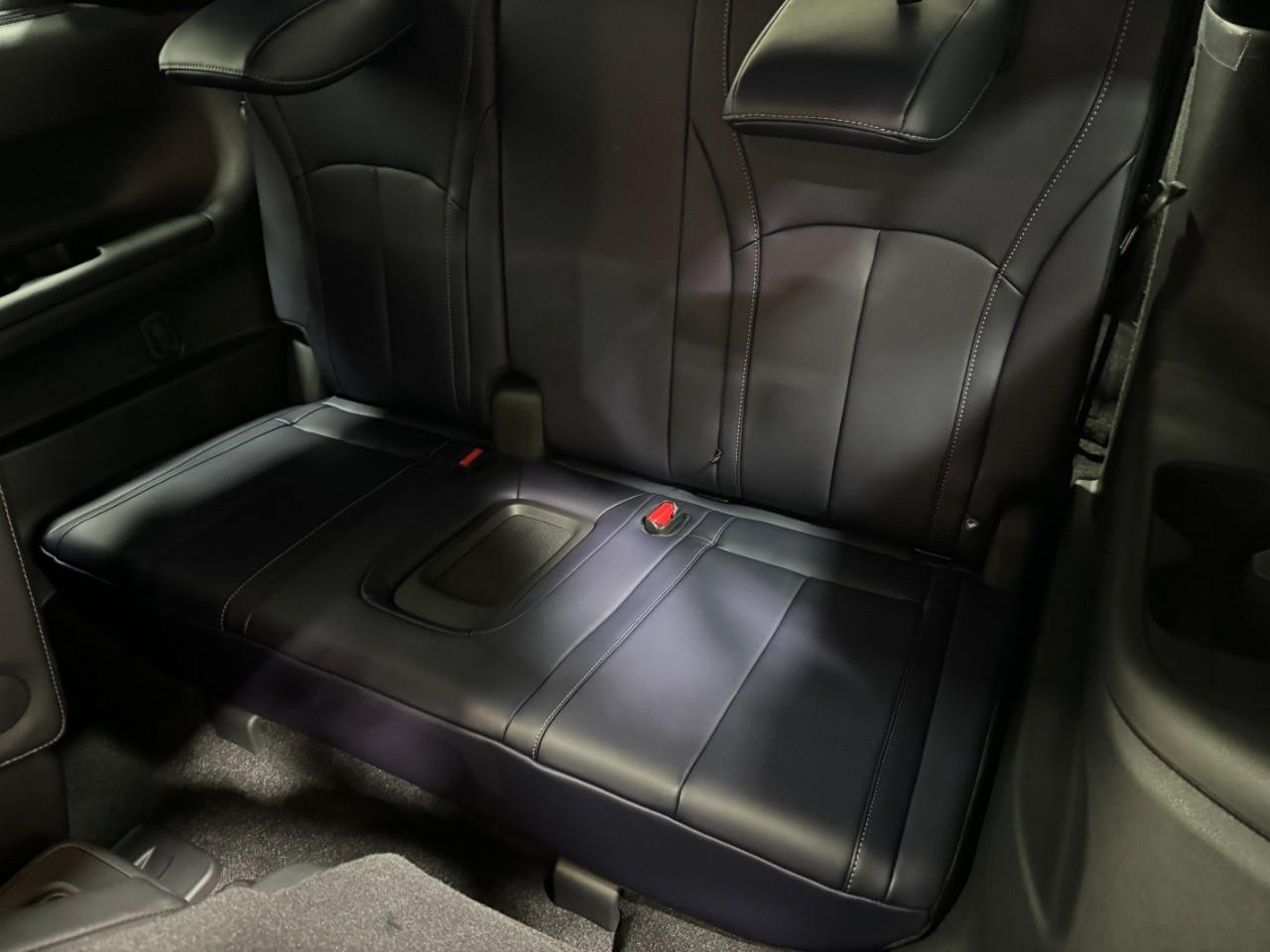 INFINITI QX60 Vehicle Full-screen Gallery Image 8