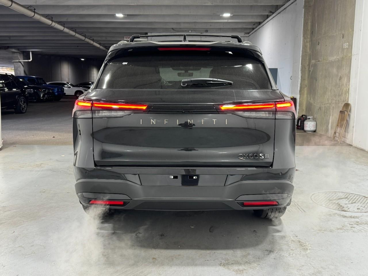 INFINITI QX60 Vehicle Full-screen Gallery Image 10