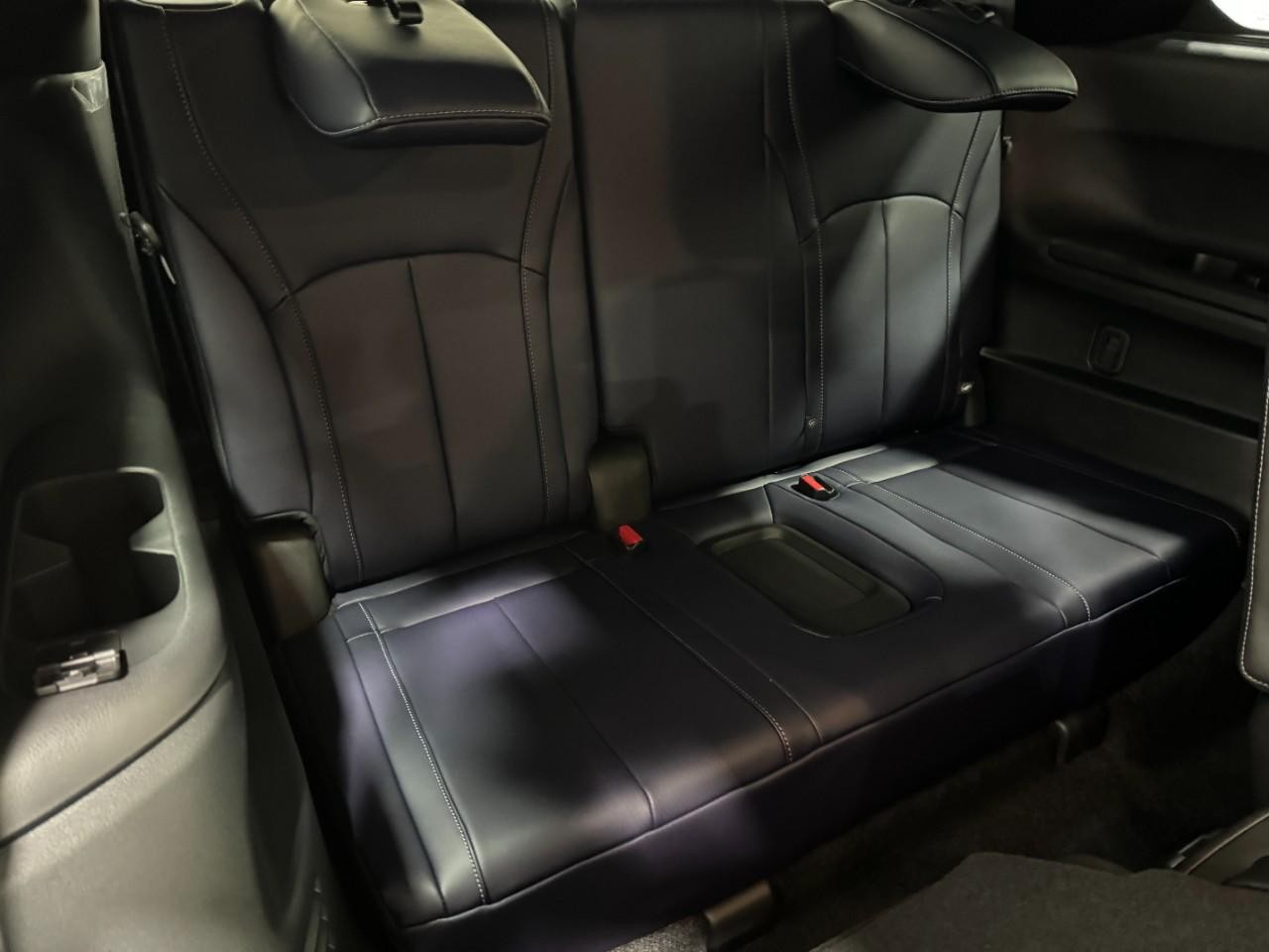 INFINITI QX60 Vehicle Full-screen Gallery Image 11