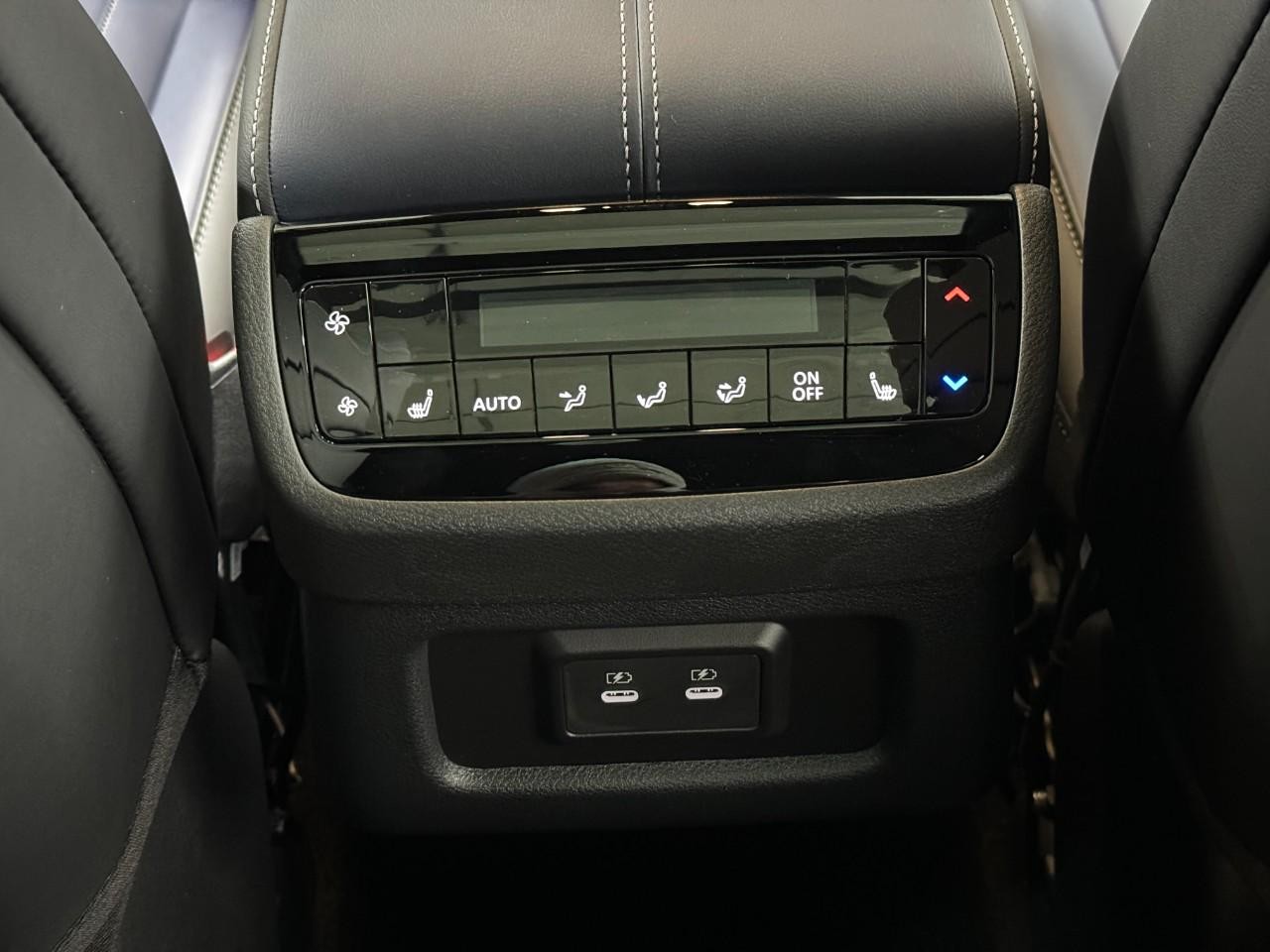 INFINITI QX60 Vehicle Full-screen Gallery Image 13