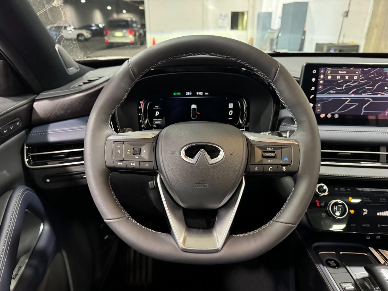 INFINITI QX60 Vehicle Full-screen Gallery Image 16