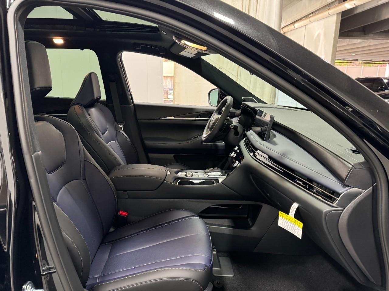 INFINITI QX60 Vehicle Full-screen Gallery Image 21