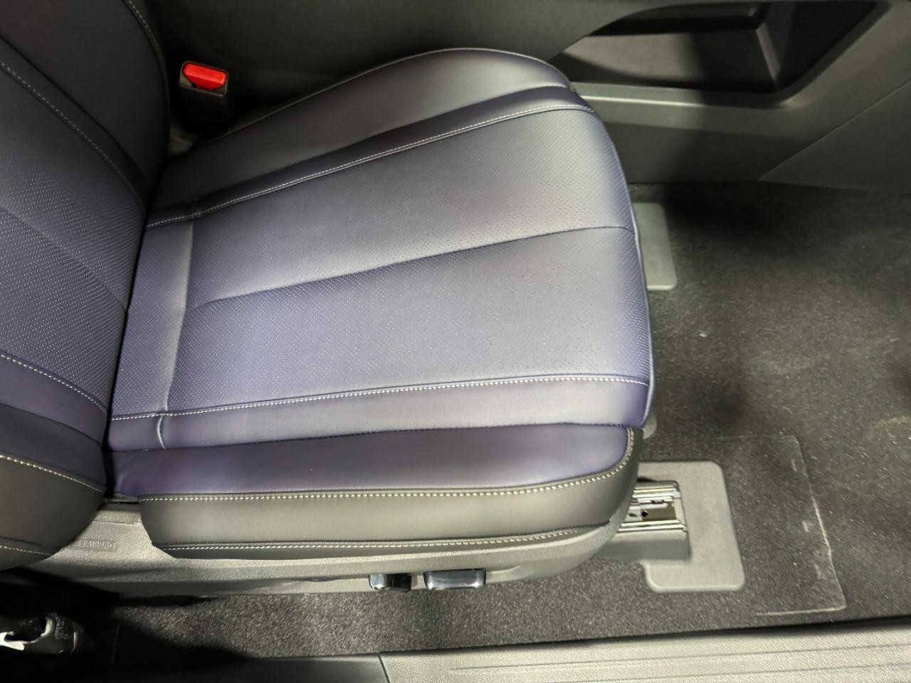 INFINITI QX60 Vehicle Full-screen Gallery Image 22