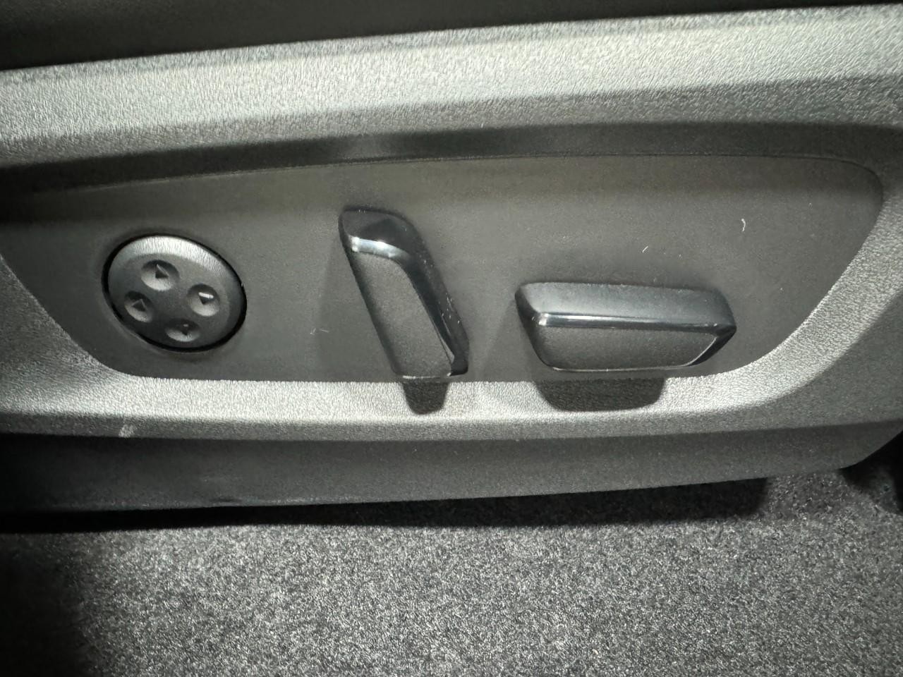 INFINITI QX60 Vehicle Full-screen Gallery Image 23