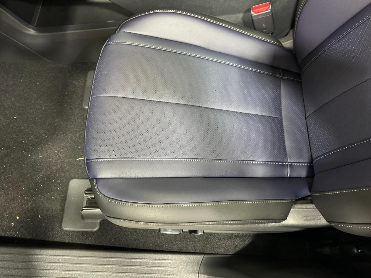 INFINITI QX60 Vehicle Full-screen Gallery Image 29