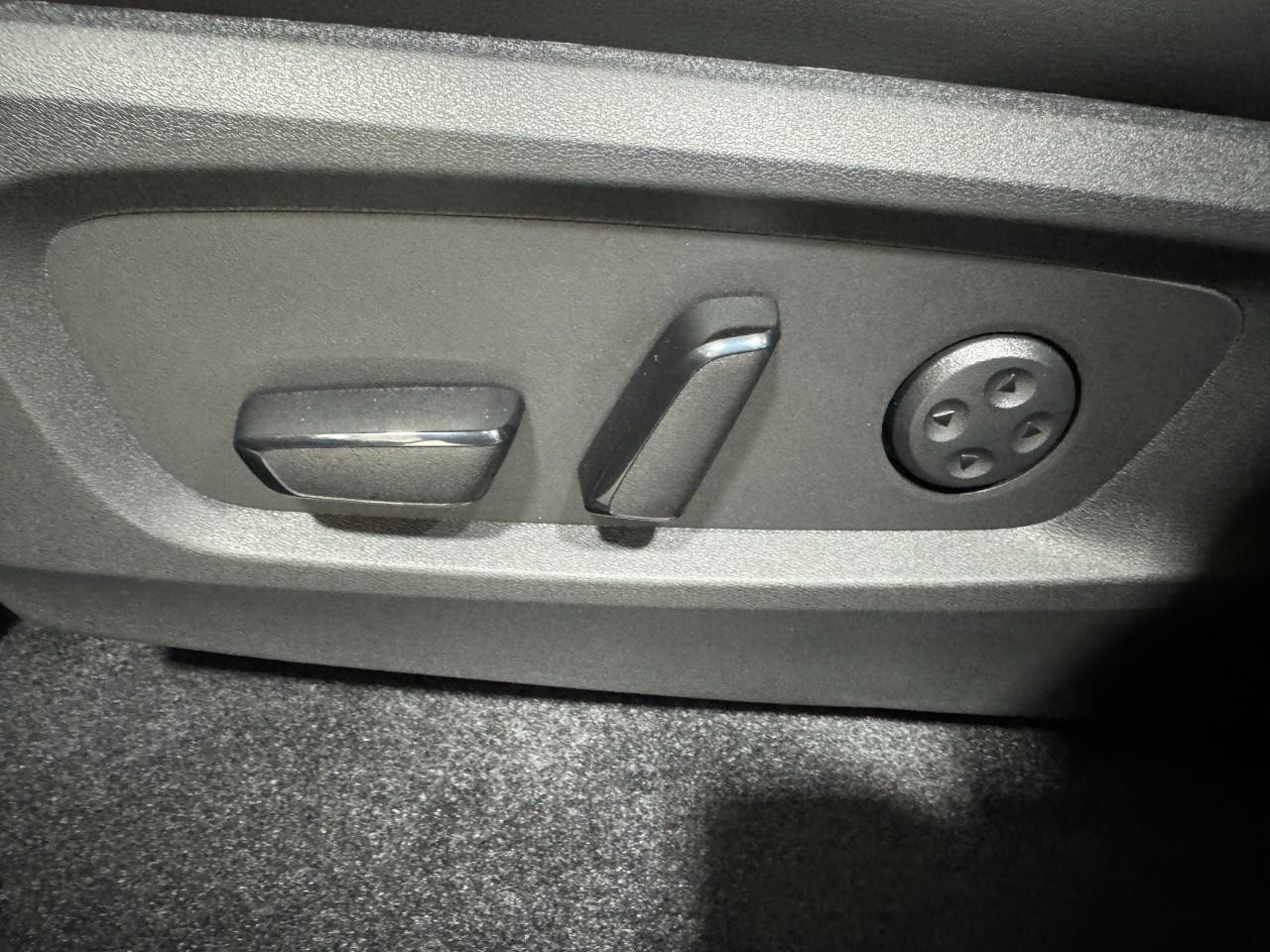 INFINITI QX60 Vehicle Full-screen Gallery Image 30