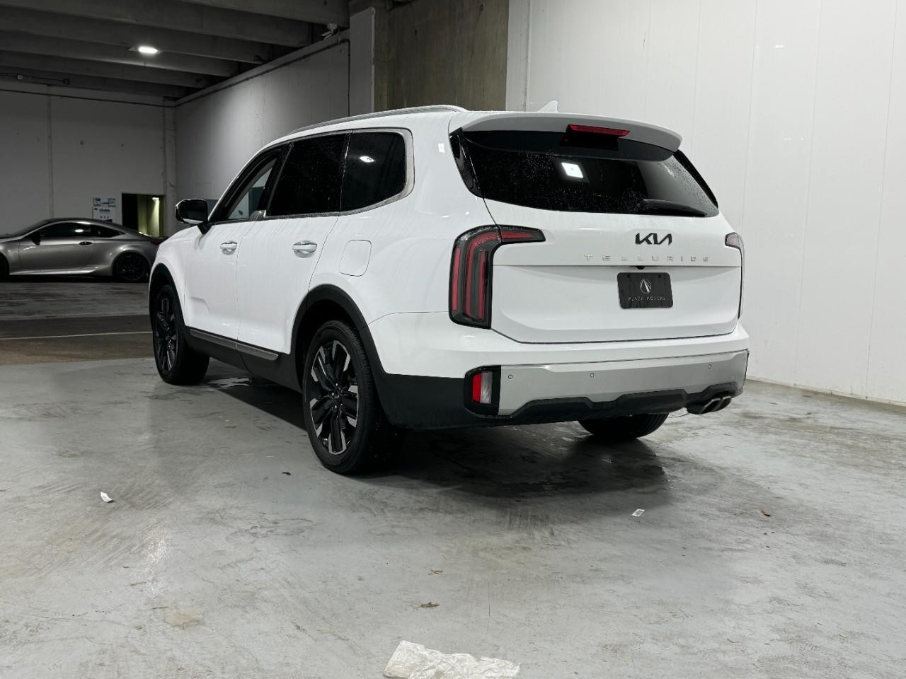 Kia Telluride Vehicle Full-screen Gallery Image 3