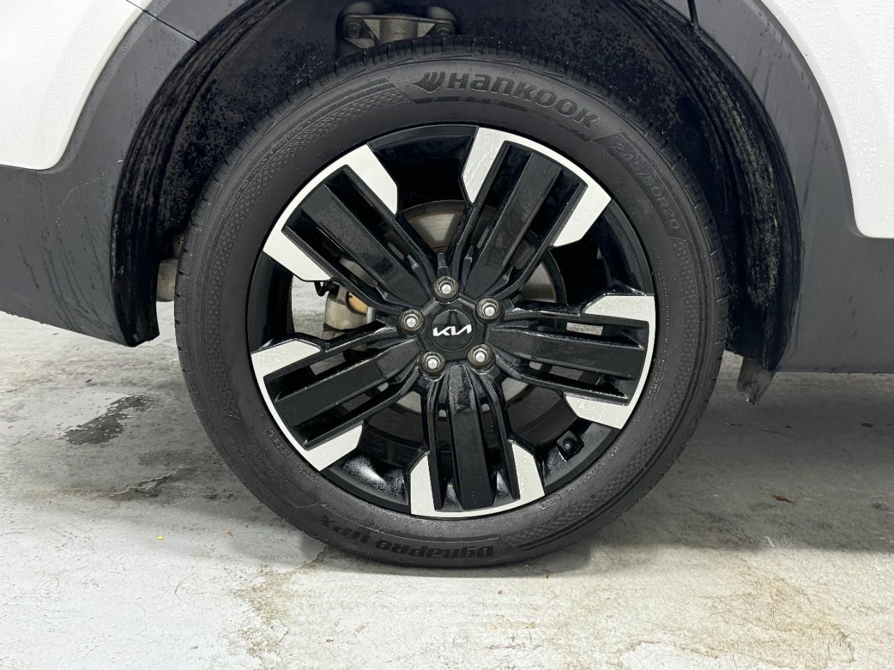 Kia Telluride Vehicle Full-screen Gallery Image 5